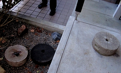 ishi-usu-millstones-front400 3 Japanese millstones as front steps to a house, near Kyoto.