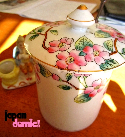 occupied-japan-sugar-pot400 Made in Occupied Japan sugar bowl with sakura cherry blossoms handpainted.